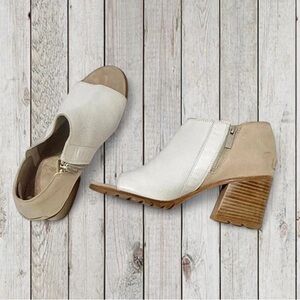 Sorel White and Tan Heeled Ankle Boots